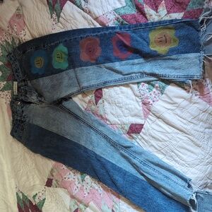 ✨ONE OF A KIND PAINTED JEANS✨